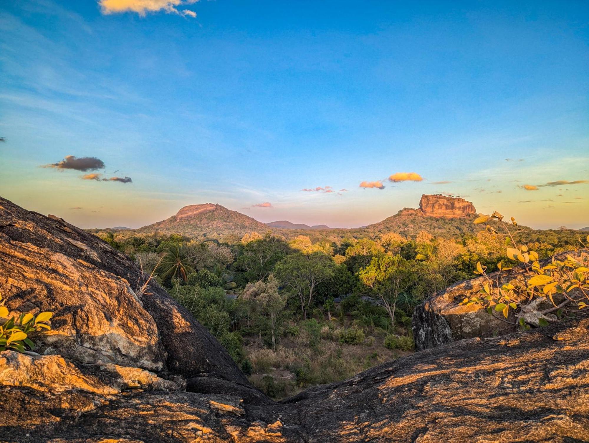 Choona Lodge 'View Of Sigiriya & Pidurangala With Sunrise' Ngoại thất bức ảnh