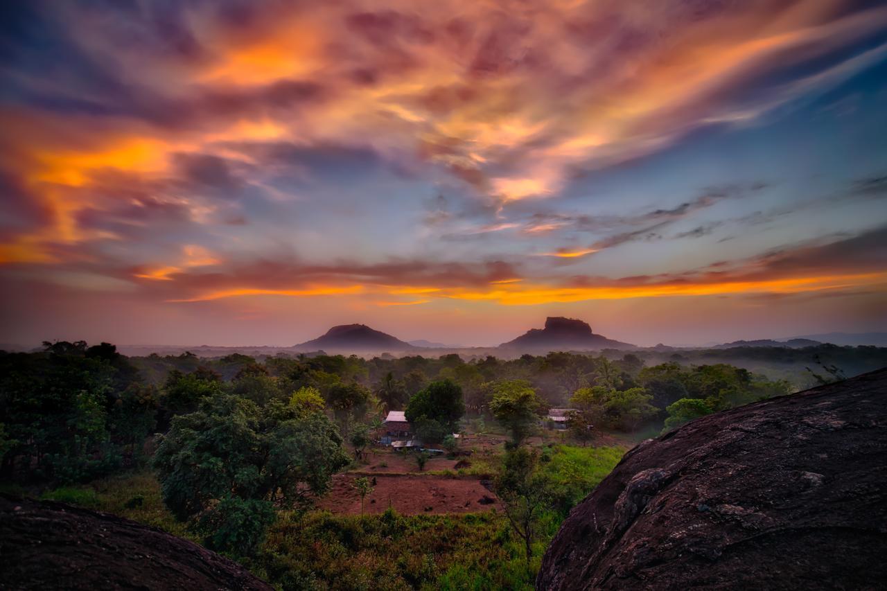 Choona Lodge 'View Of Sigiriya & Pidurangala With Sunrise' Ngoại thất bức ảnh